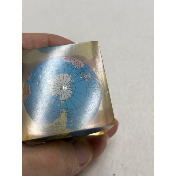 Vtg Floating Globe Lucite Acrylic World Earth Paperweight 2" Cube Advertising - Picture 14 of 14